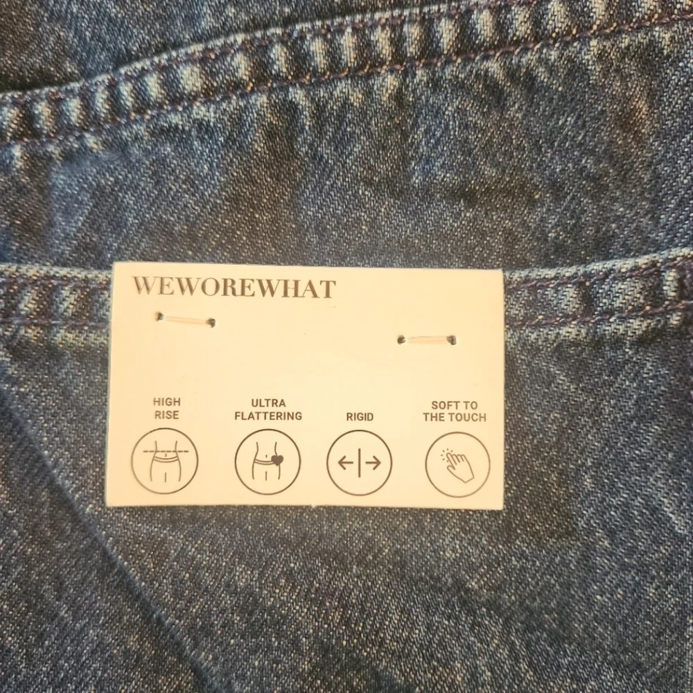 NWT WeWoreWhat Frayed WB Straight Jean in True Blue, Size 28